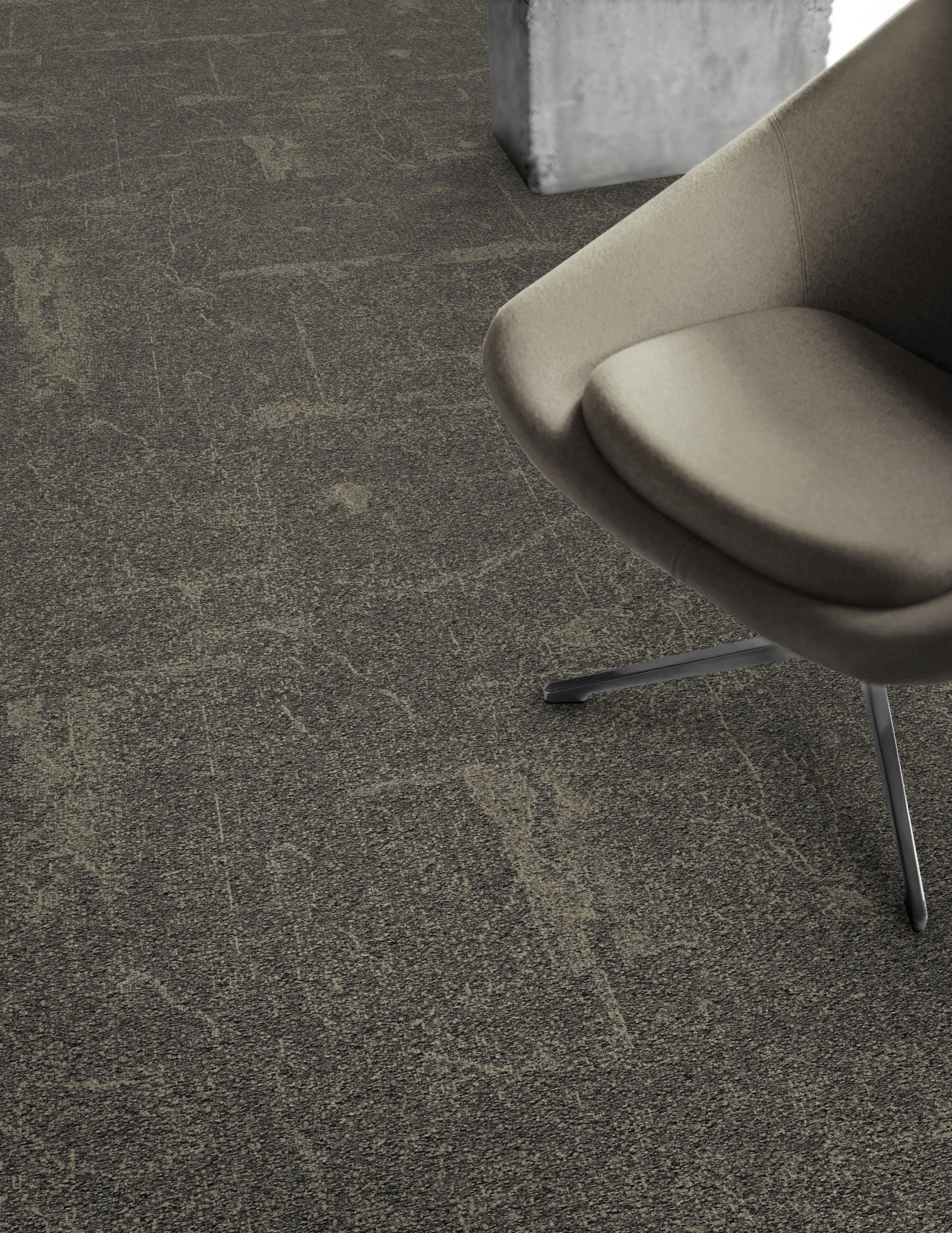 Detail of Interface DL907 carpet tile with chair imagen número 1